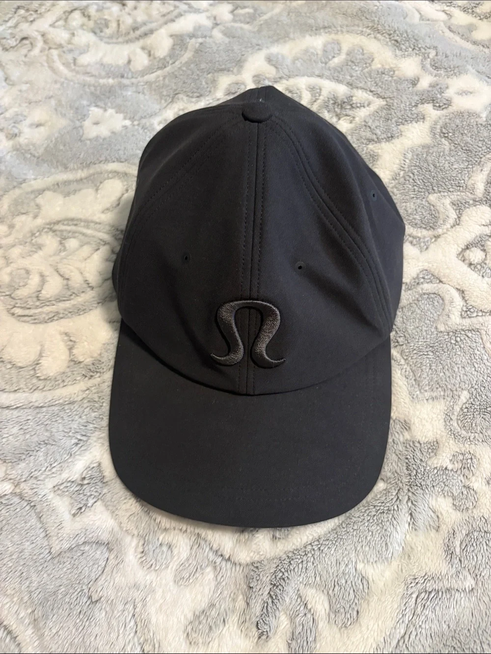 lululemon athletica Black Curved-Brim Men’s Hat with Raised Logo - Picture 1 of 4